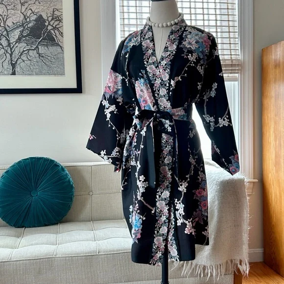 Silk Kimono, Made in Japan - Picture 8 of 8